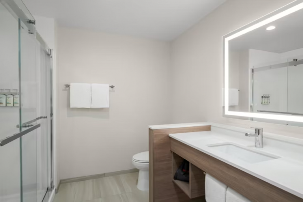 Holiday Inn Express & Suites DFW Airport Southwest Euless 22/62