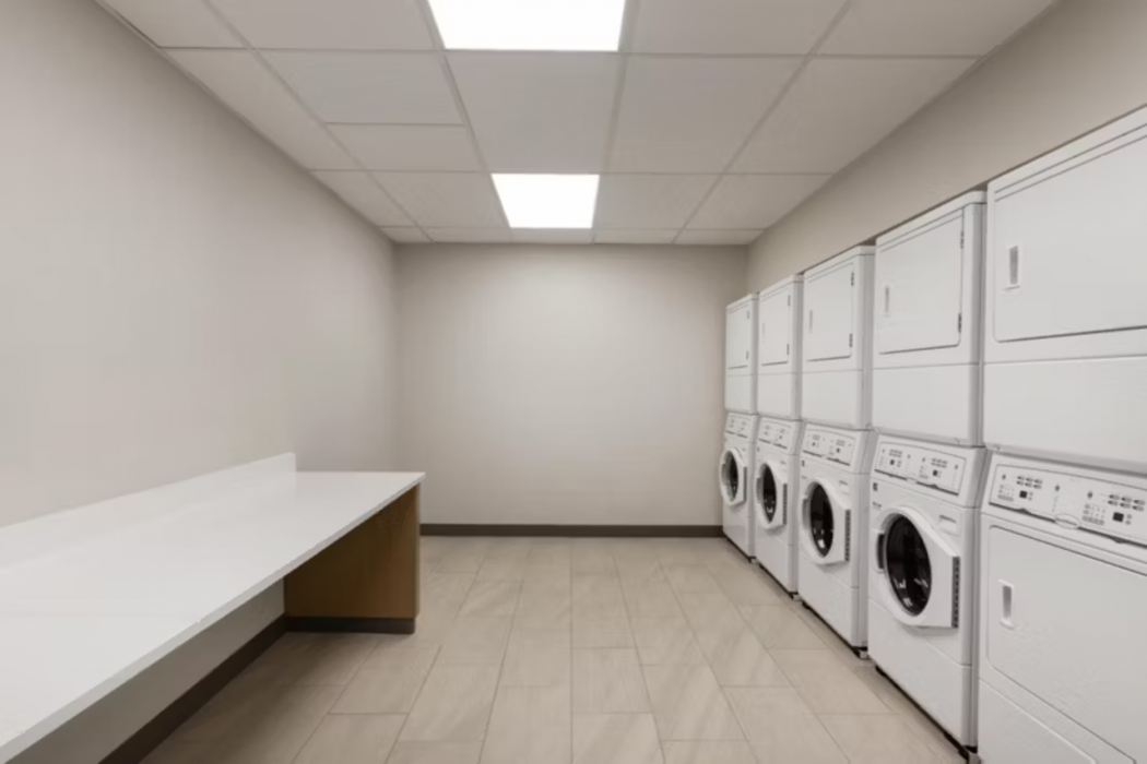 Holiday Inn Express And Suites Anchorage Midtown by IHG 30/60
