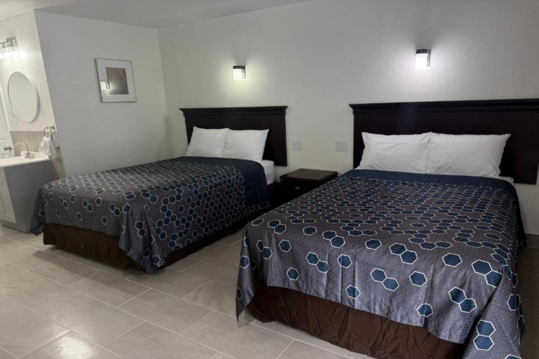 Friendship Inn Near Golf Course Ocala FL 8/14