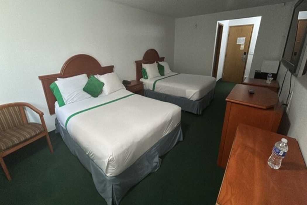 Tacoma Port Inn Fife I-5 10/17