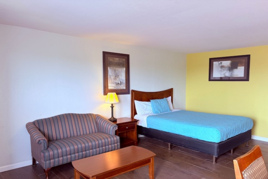 Champions Inn Del Rio Near Lake 10/40