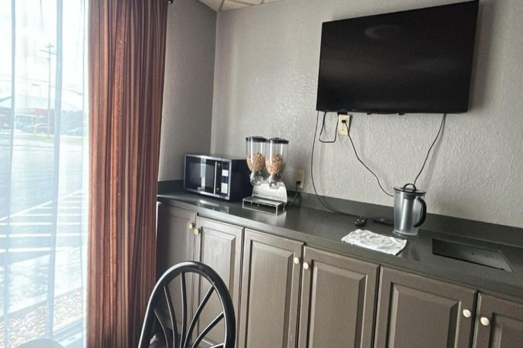 Travel Inn Lebanon Nashville Near I-40 11/61