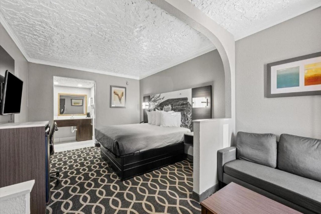 Super 8 by Wyndham Norman West 2/16