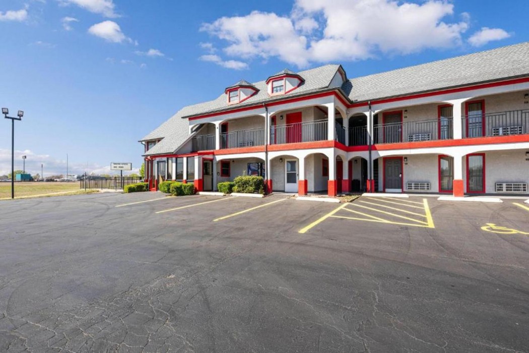 Super 8 by Wyndham Norman West 1/16