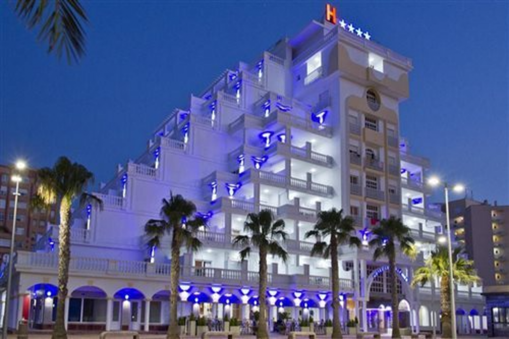 Delfines Hotel & Suites 1/39