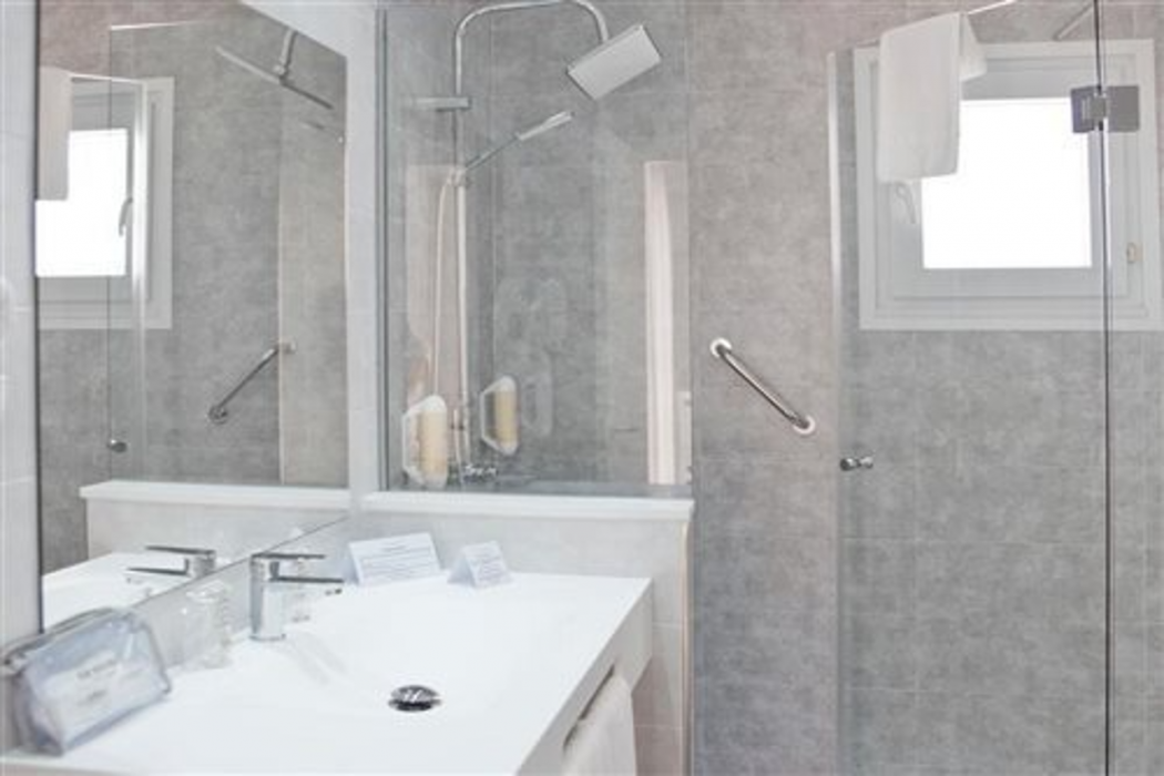 Delfines Hotel & Suites 16/39
