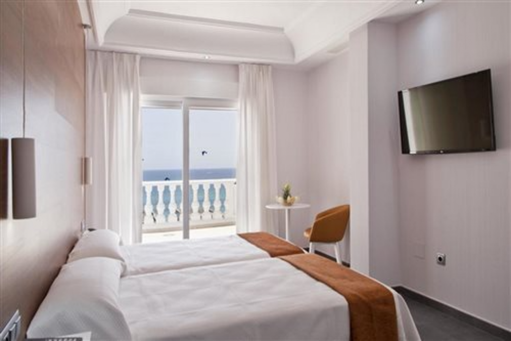 Delfines Hotel & Suites 12/39