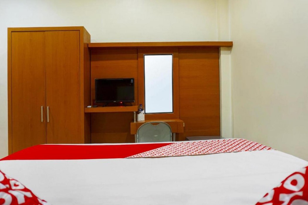 Hotel O near Mall Panakukang formerly Rika Hotel Makassar 12/30