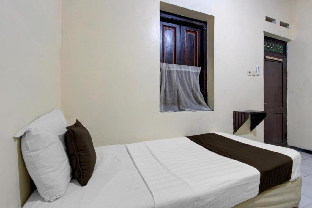 Room at Hotel O near Kampung Batik Kauman formerly Chakra Homestay, SURAKARTA