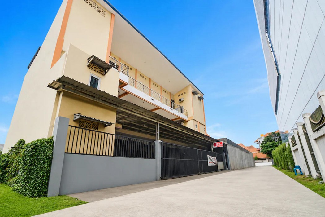 Hotel O Banuwa Family Residence in SURABAYA