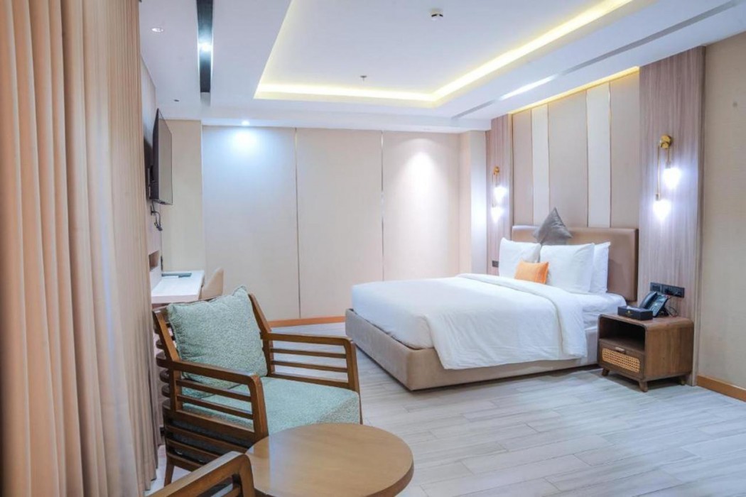 Sunday Belajandro Hotel 15/44