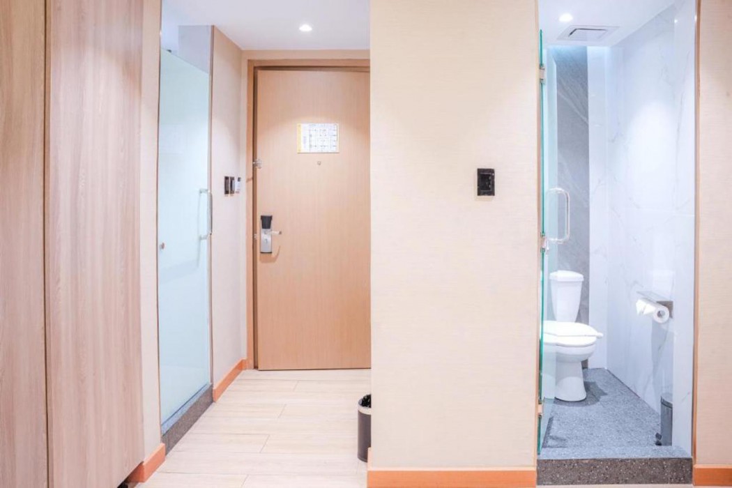 Sunday Belajandro Hotel 34/44