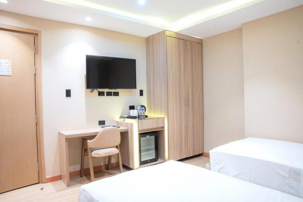 Sunday Belajandro Hotel 17/44