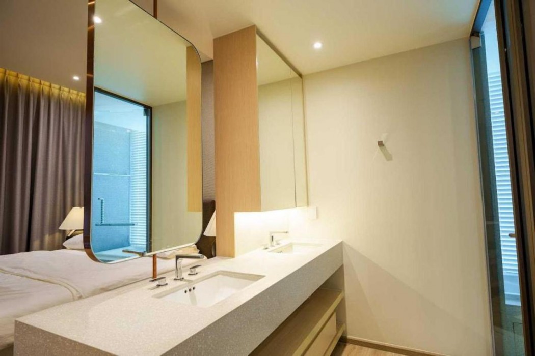 Luxury 2BR Sea View Apartment with Private Lift and Free Parking 28/34
