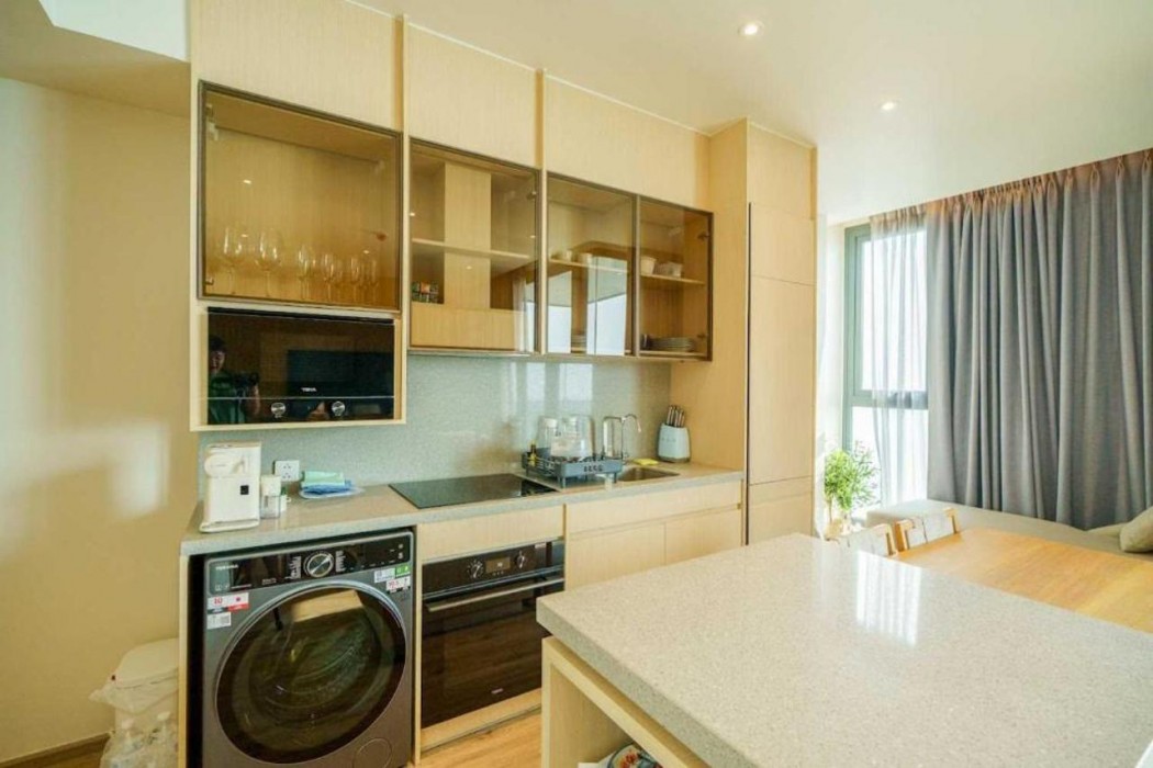 Luxury 2BR Sea View Apartment with Private Lift and Free Parking 21/34