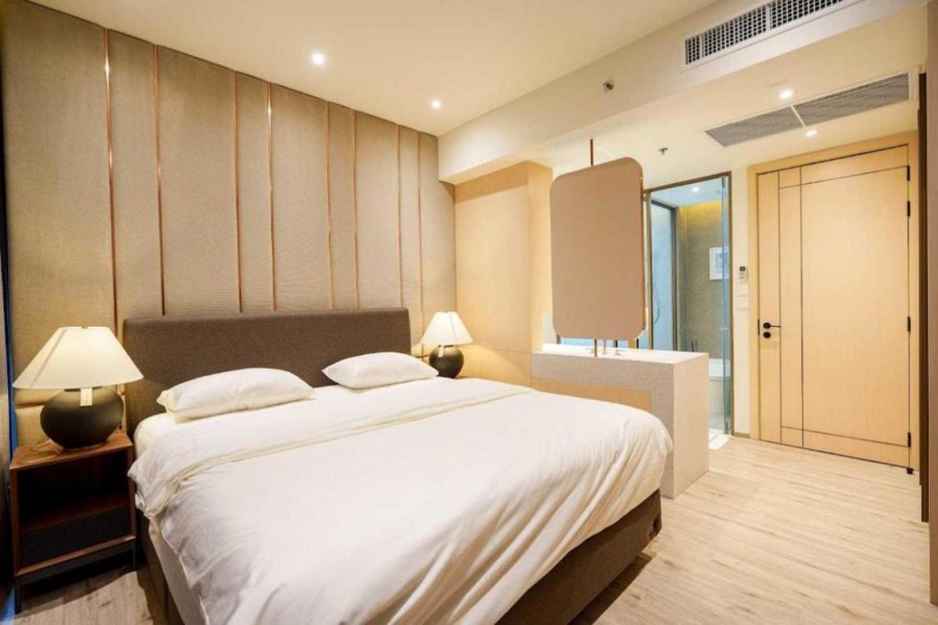 Luxury 2BR Sea View Apartment with Private Lift and Free Parking 11/34