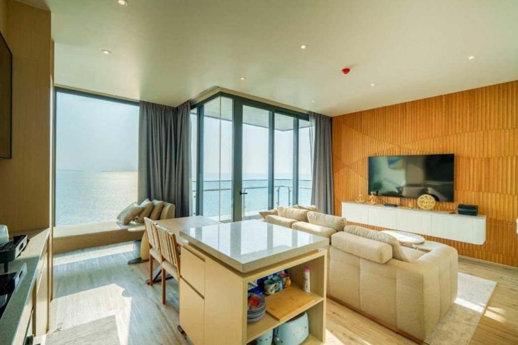 Luxury 2BR Sea View Apartment with Private Lift and Free Parking 8/34
