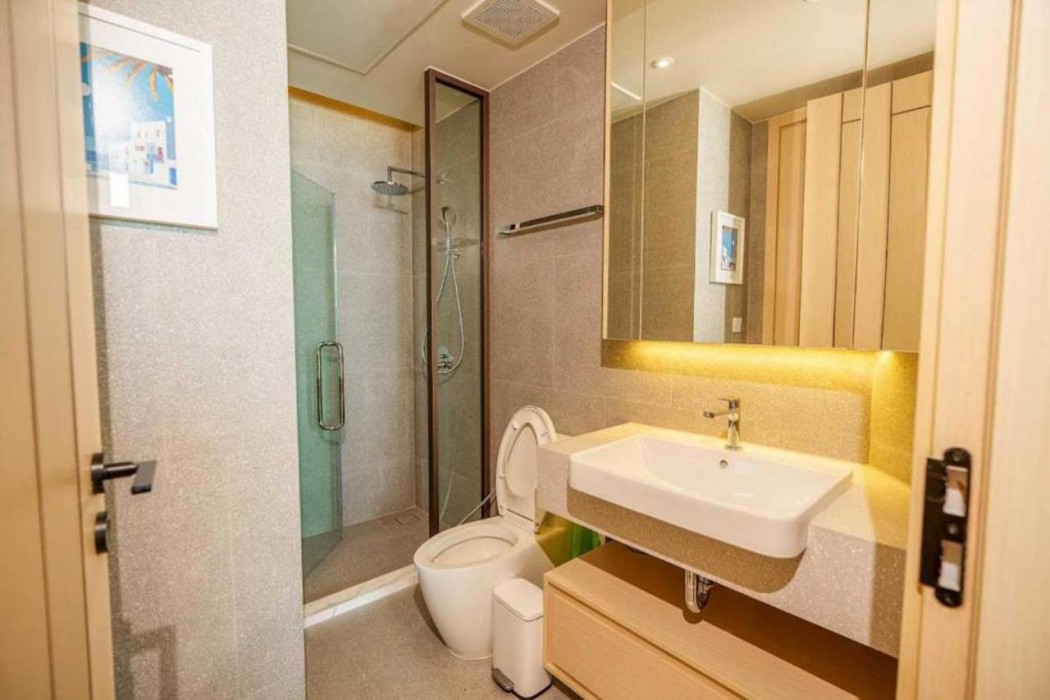 Luxury 2BR Sea View Apartment with Private Lift and Free Parking 27/34