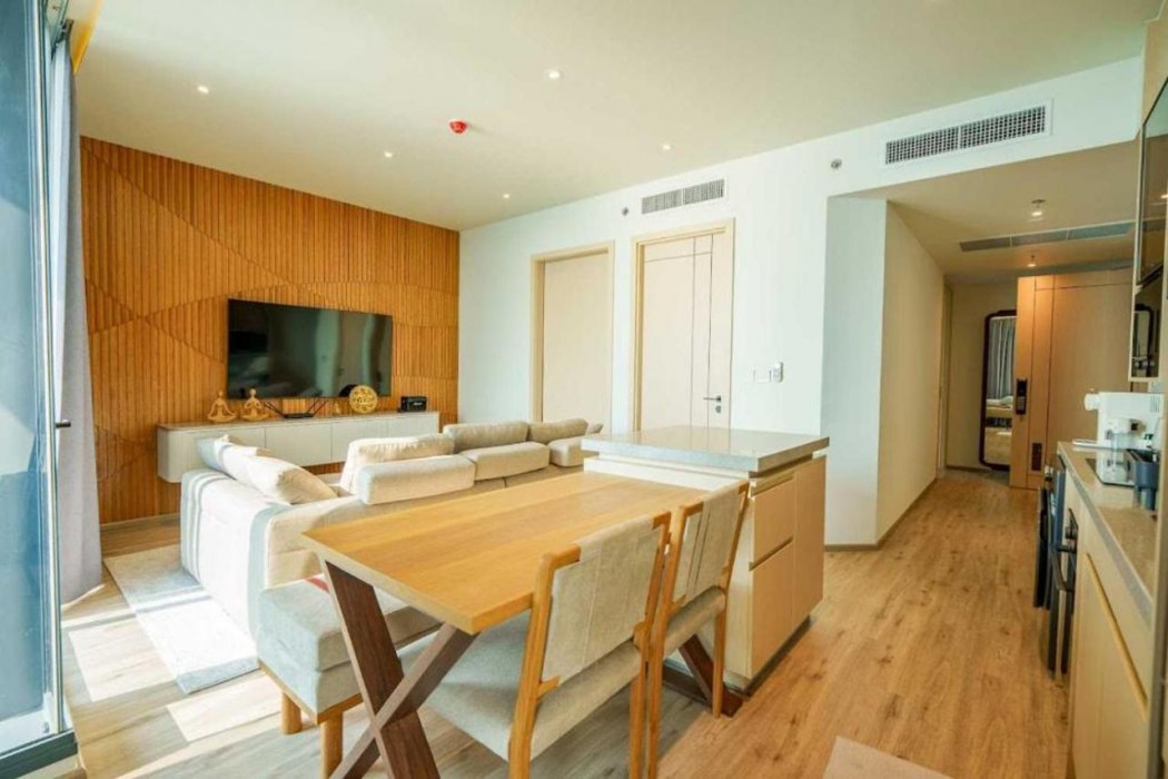 Luxury 2BR Sea View Apartment with Private Lift and Free Parking 9/34