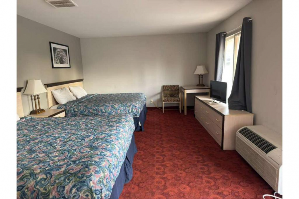 Midtown Motel Burlington Near Hwy 34 7/14