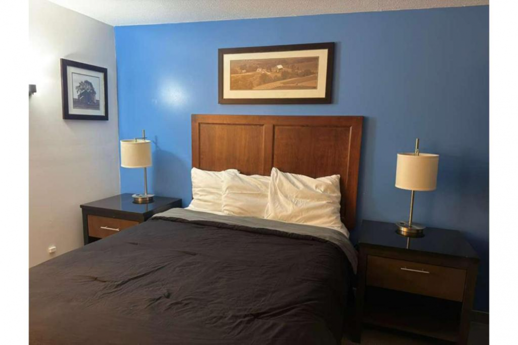 Midtown Motel Burlington Near Hwy 34 8/14