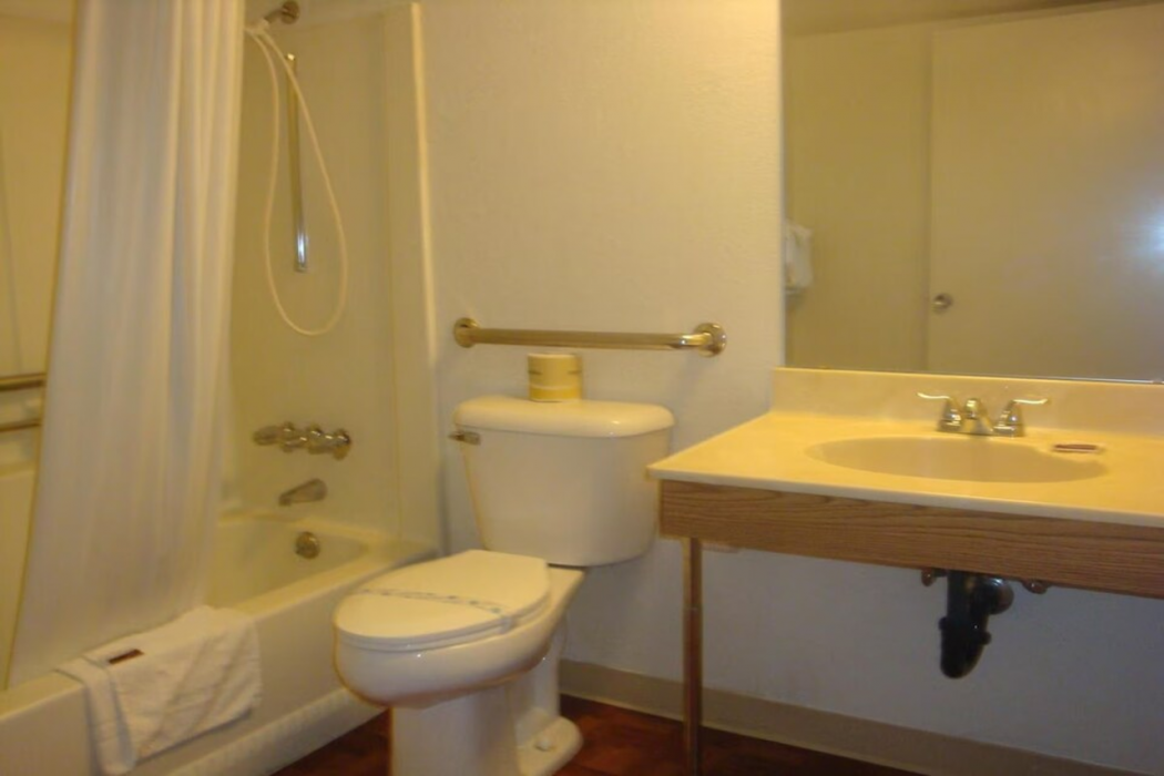 Midtown Motel Burlington Near Hwy 34 6/14