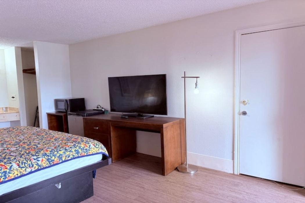 Best Classic Inn & Suites Houston I 45 near IAH 8/16