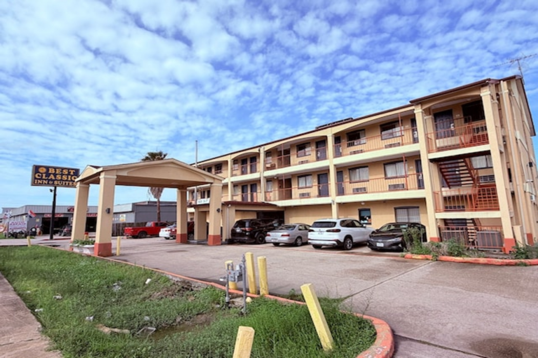 Best Classic Inn & Suites Houston I 45 near IAH photo2