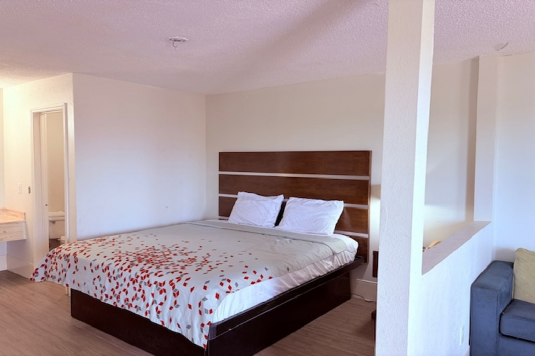 Best Classic Inn & Suites Houston I 45 near IAH 13/16