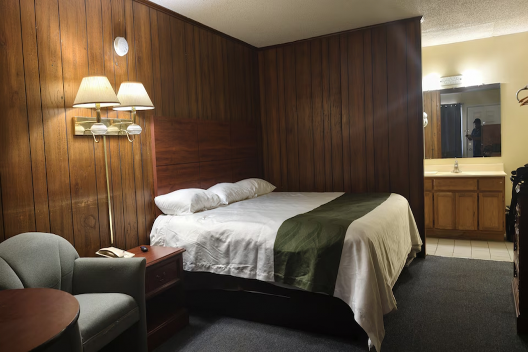 Room at Liberty Inn Scottsboro Near Lake Guntersville, SCOTTSBORO - AL