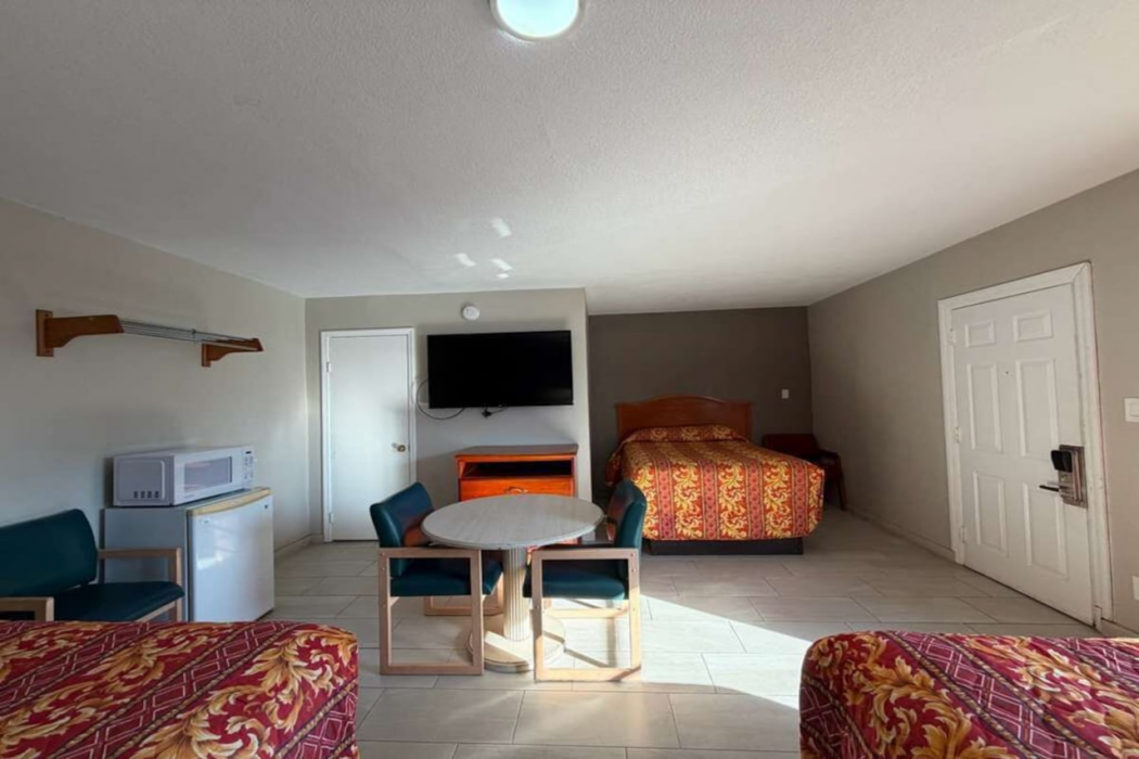 OYO Regency Inn Daytona Beach Near Airport 7/23