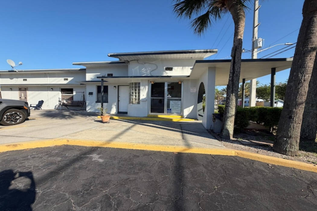 OYO Regency Inn Daytona Beach Near Airport 11/23