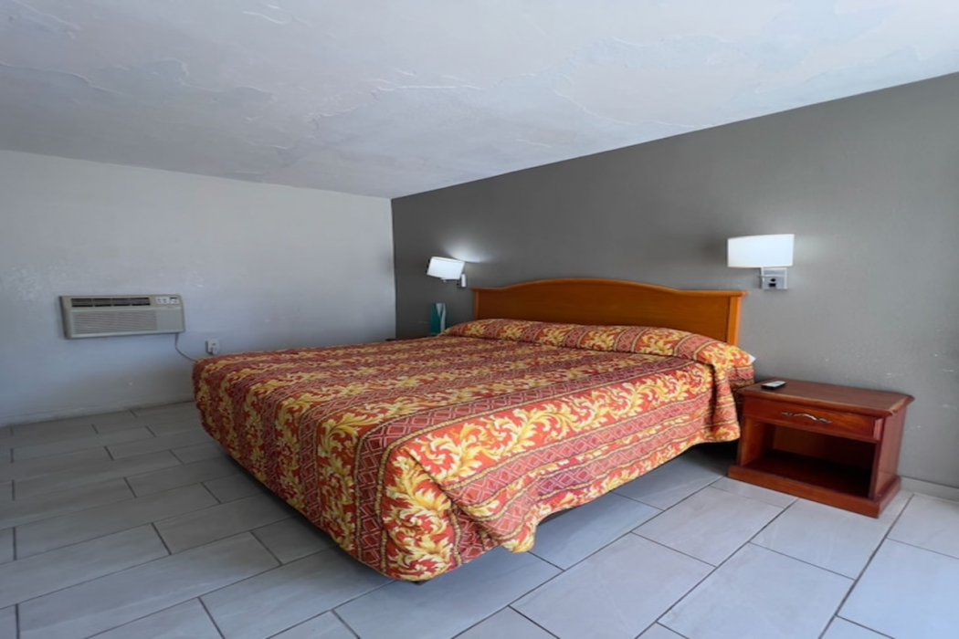 OYO Regency Inn Daytona Beach Near Airport 6/23