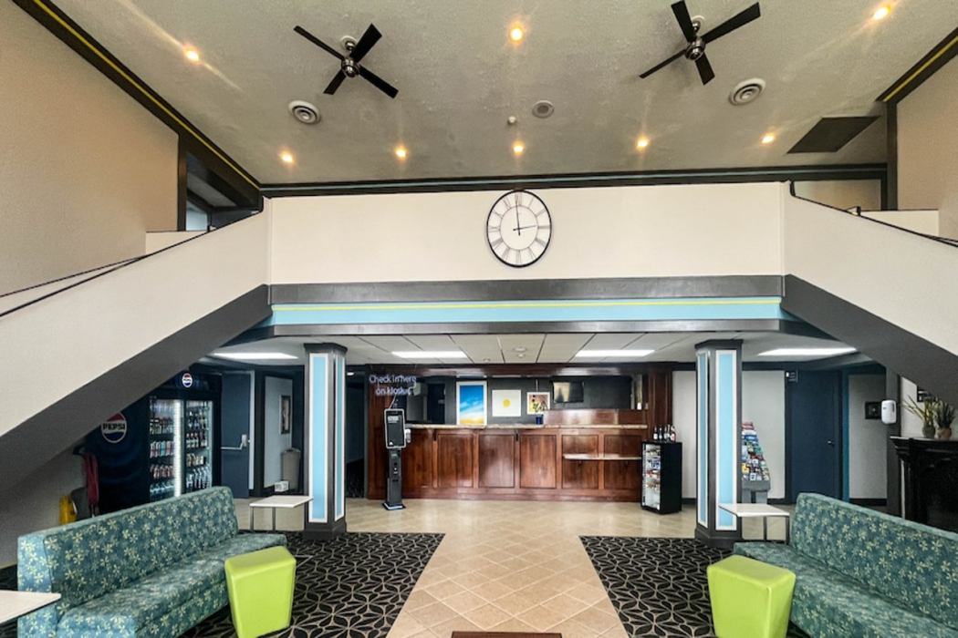 Lobby at Motel6 Fremont, OH, FREMONT - OH
