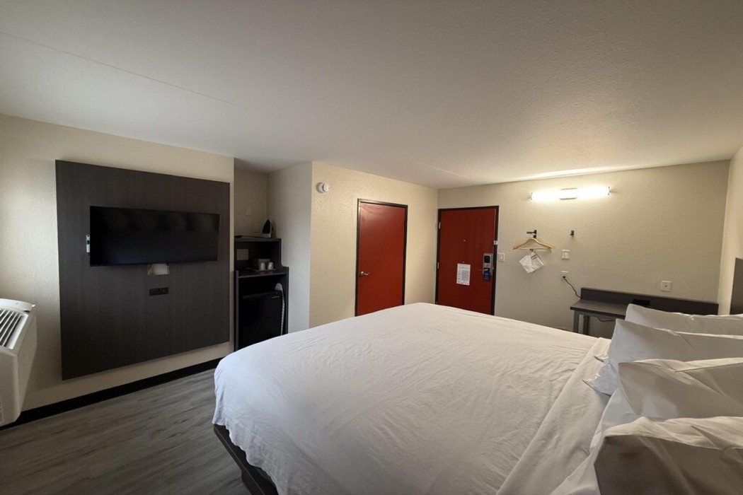 SureStay by Best Western Wichita Airport 8/16