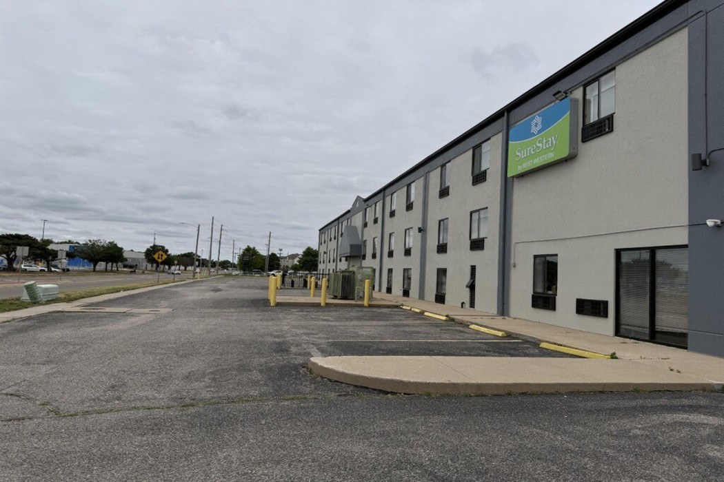 SureStay by Best Western Wichita Airport 1/16