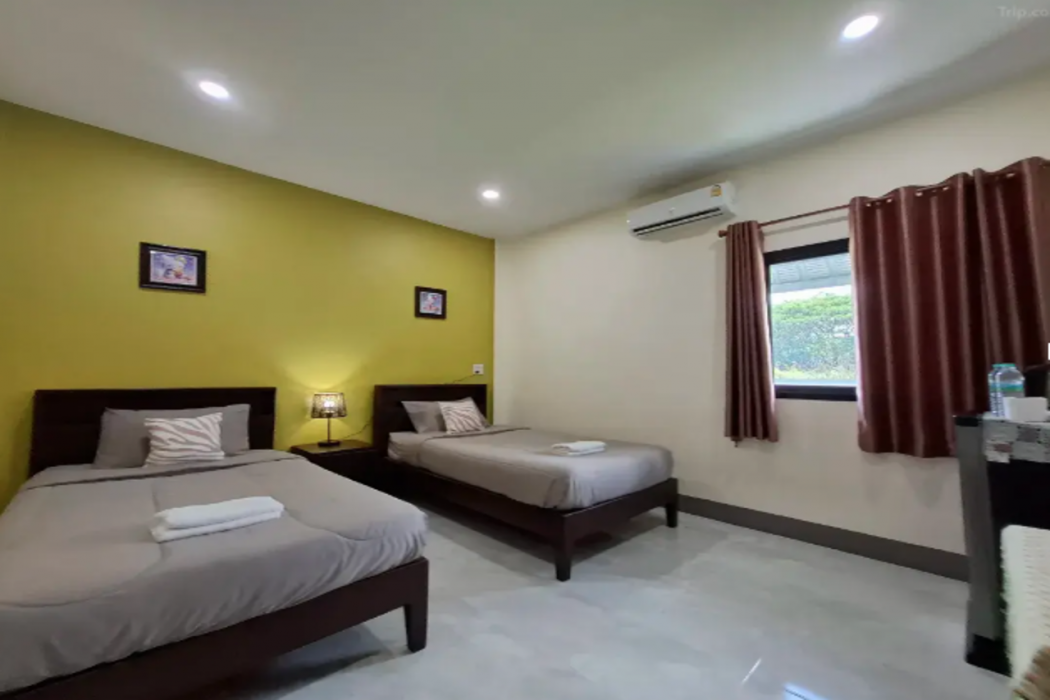 Room at Saipan House Phrae, Sung Men