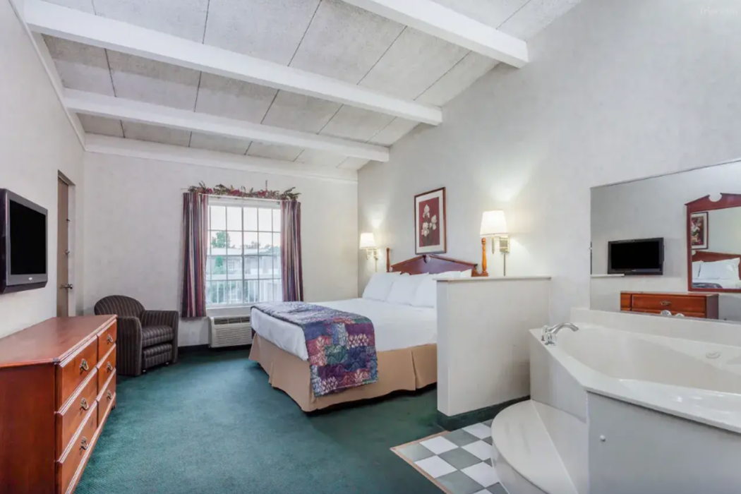 Baymont by Wyndham Lexington 8/17