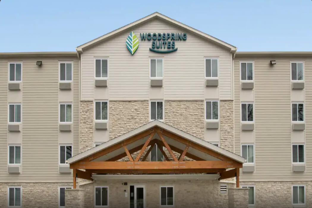 WoodSpring Suites Woodbridge Menlo Park Area 1/5