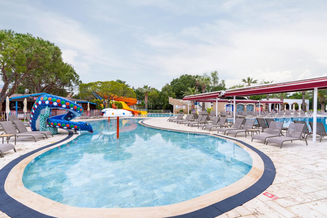 Batihan Beach Resort 36/76
