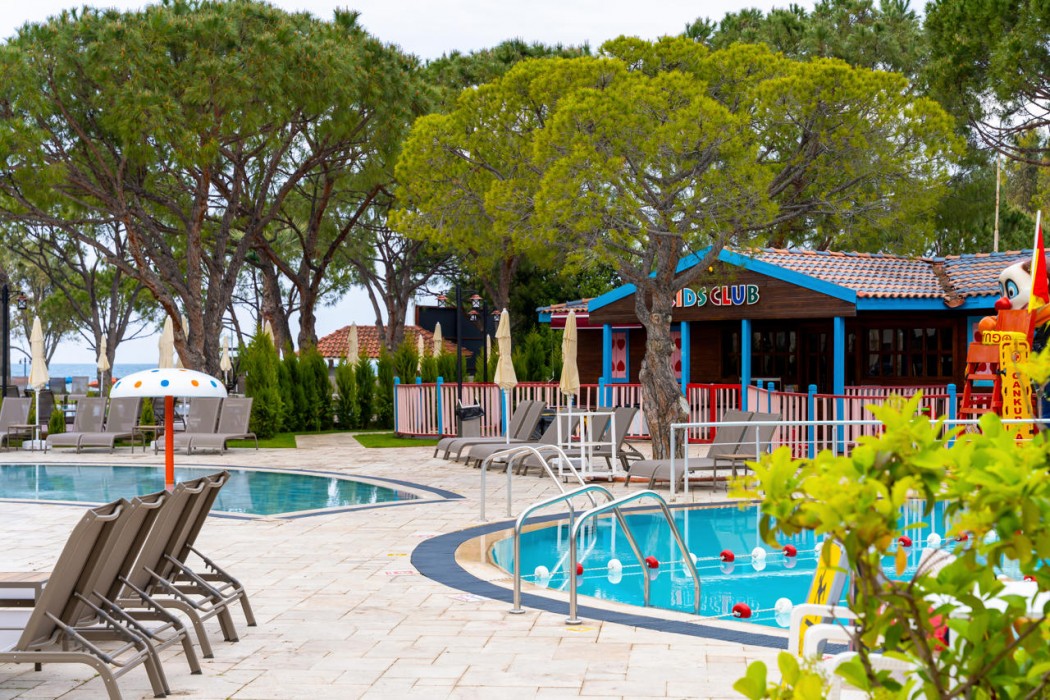 Batihan Beach Resort 35/76