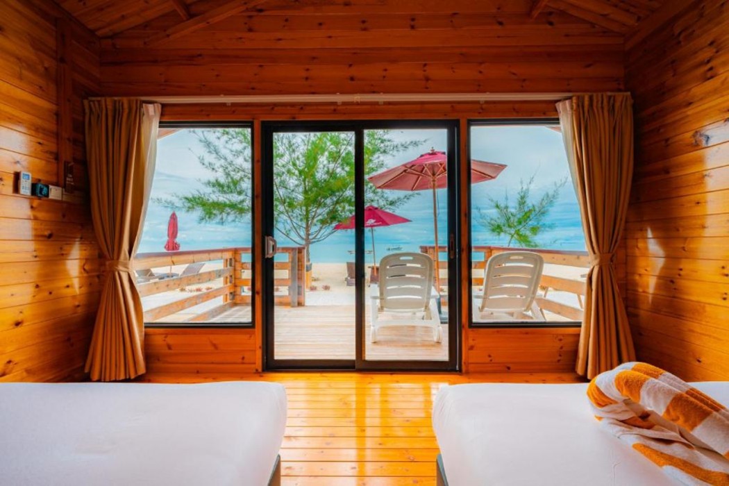 JSK Mantanani Island Resorts Trademark by Wyndham 13/23