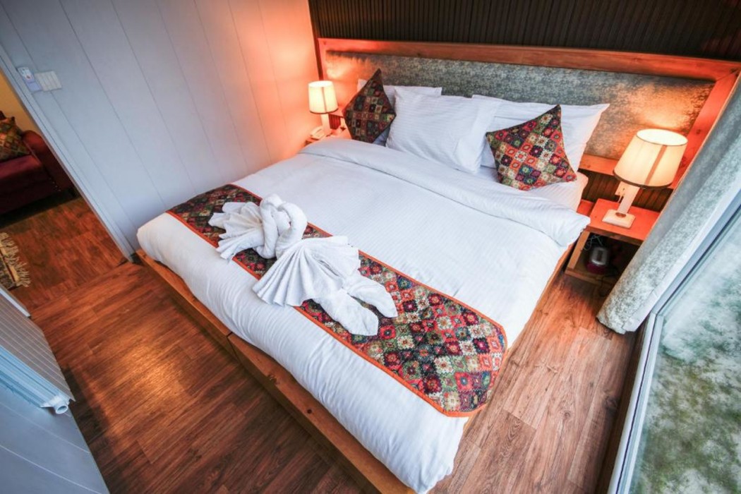 The Consorts Hotels & Resorts 10/12