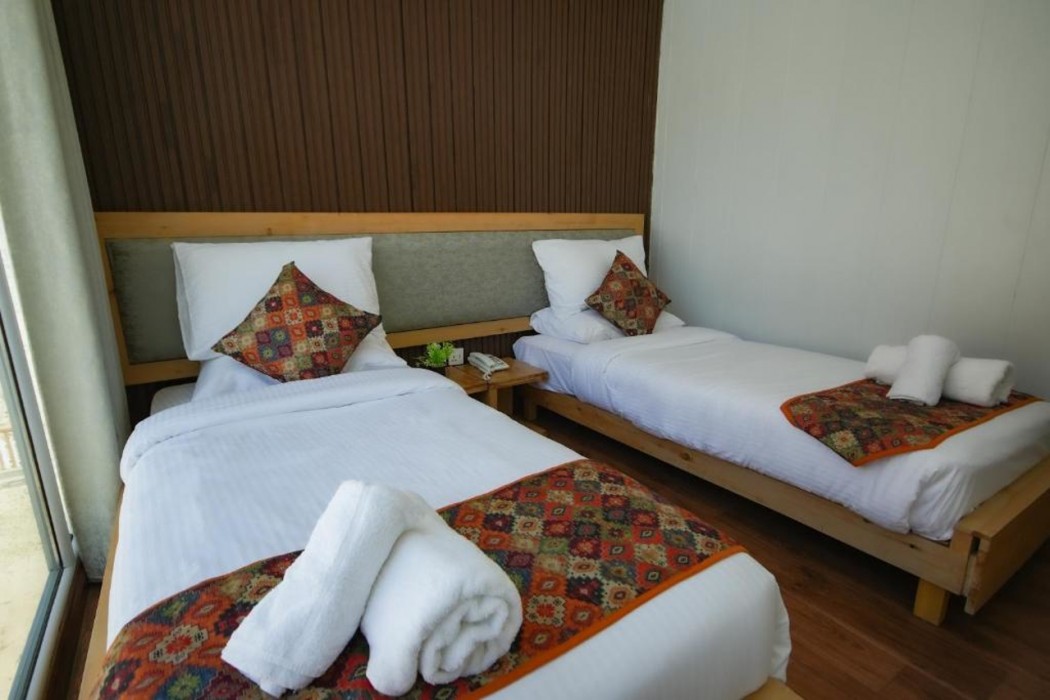 The Consorts Hotels & Resorts 6/12
