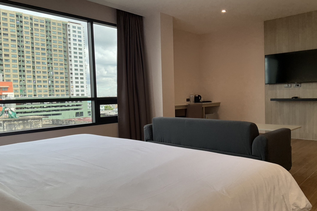 35 Bow Hotel & Complex 6/15