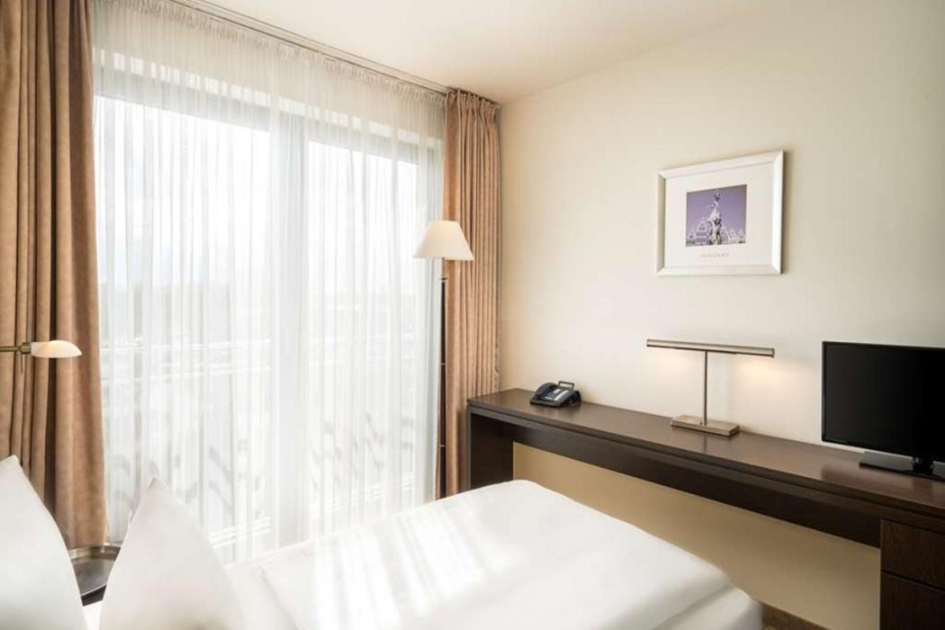 Premier Inn Hamburg Finkenwerder Elbufer 8/34