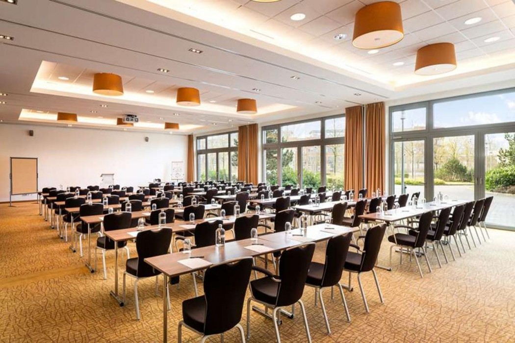 Premier Inn Hamburg Finkenwerder Elbufer 26/34