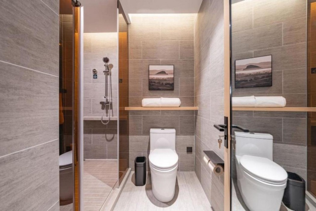 Shanghai Lingang New Town Atour Hotel 12/24