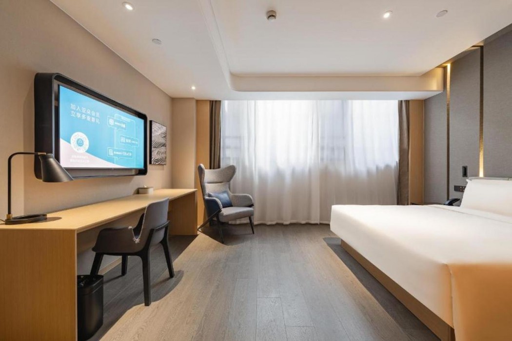 Shanghai Lingang New Town Atour Hotel 4/24