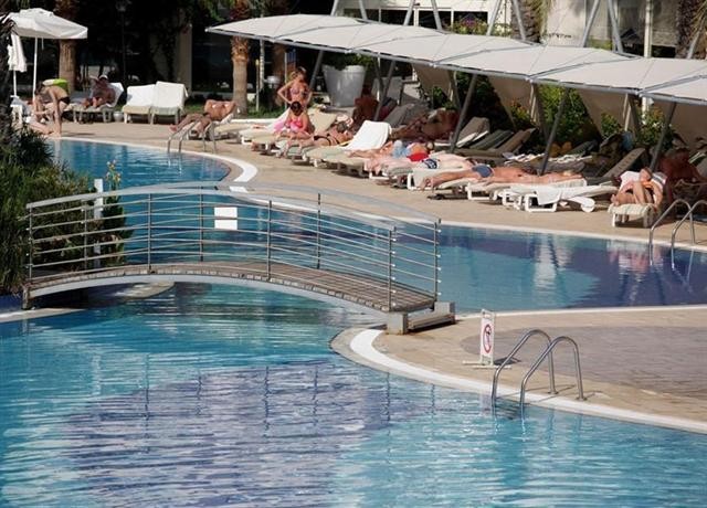 The Maxim Resort 16/16